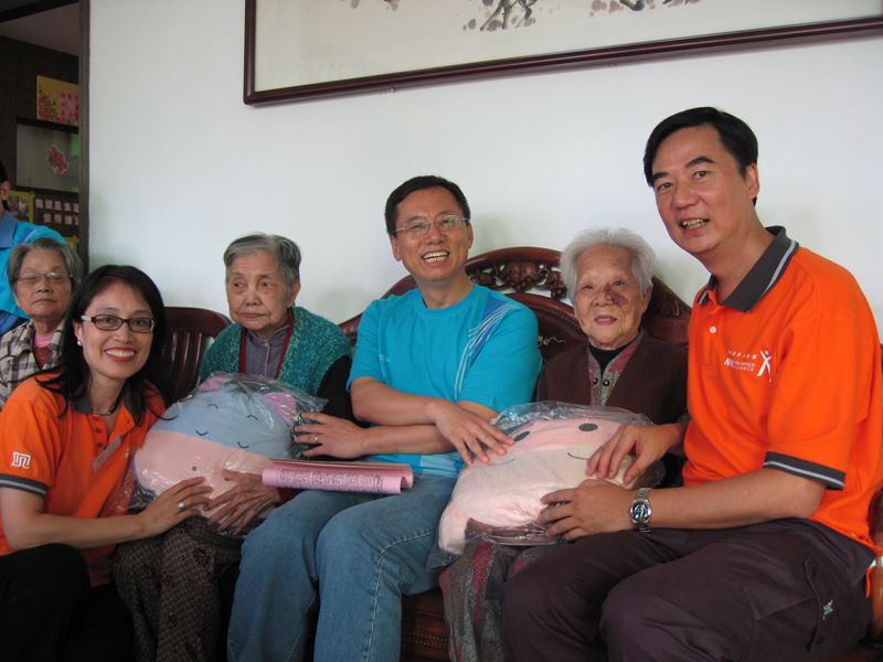 NWS Volunteer Alliance celebrated its 7th anniversary by sending love to Guangzhou with New World China Land Volunteer