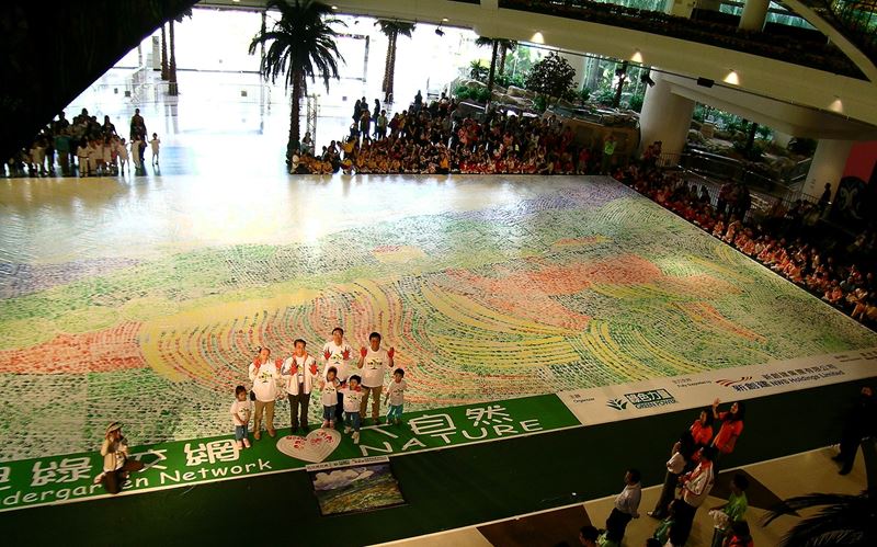 Green Kindergarten Network kicked offwith world-record-breaking handprint painting by 3,000 children